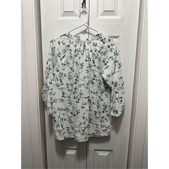 St. Johns Bay Womens Long Sleeve Blouse Slit Crew Neck Floral Button White M - Picture 3 of 7